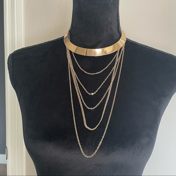 H&M Jewelry - Multi layer single clasp necklace